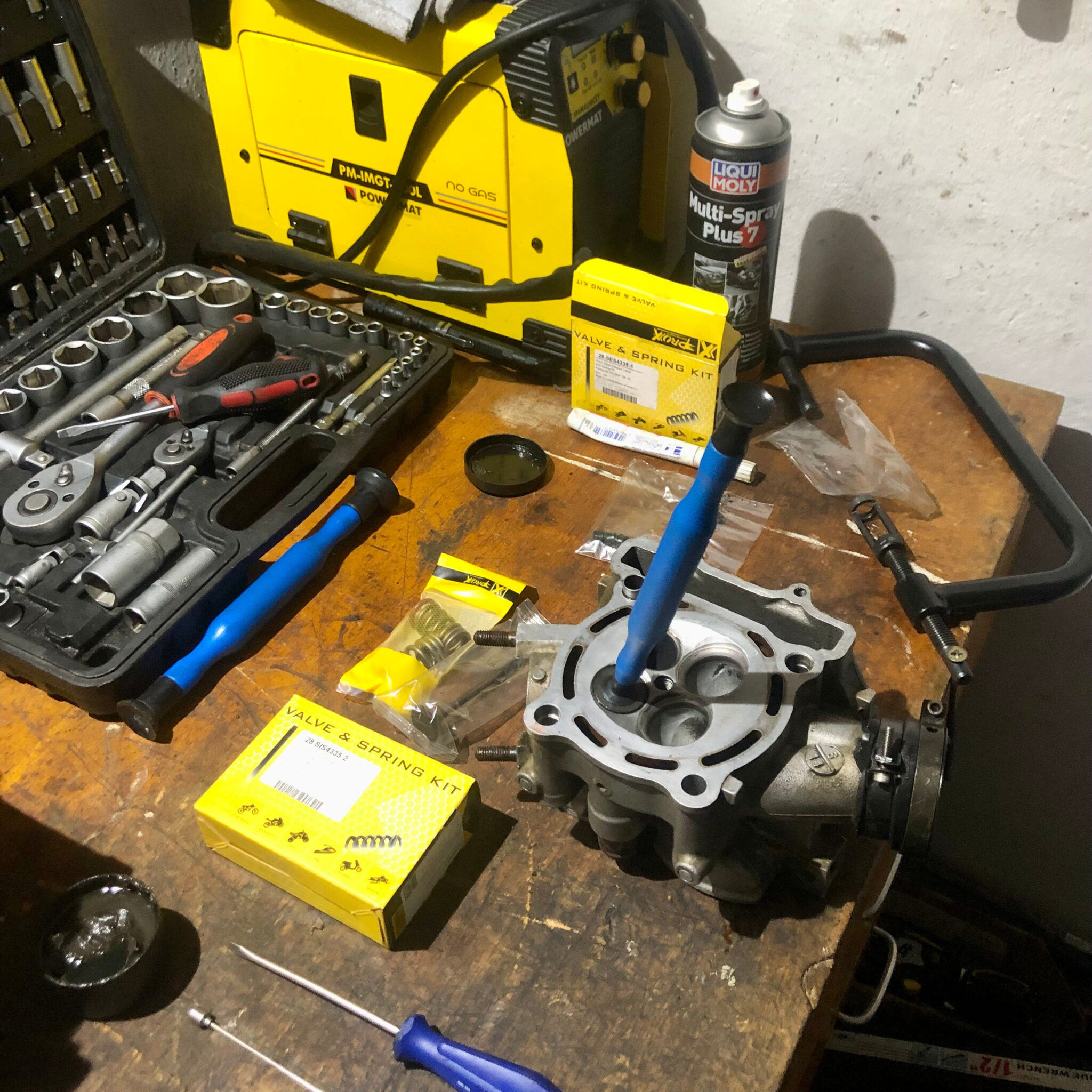 SÚ Kawasaki KXF250 generálka spaľovacieho systému